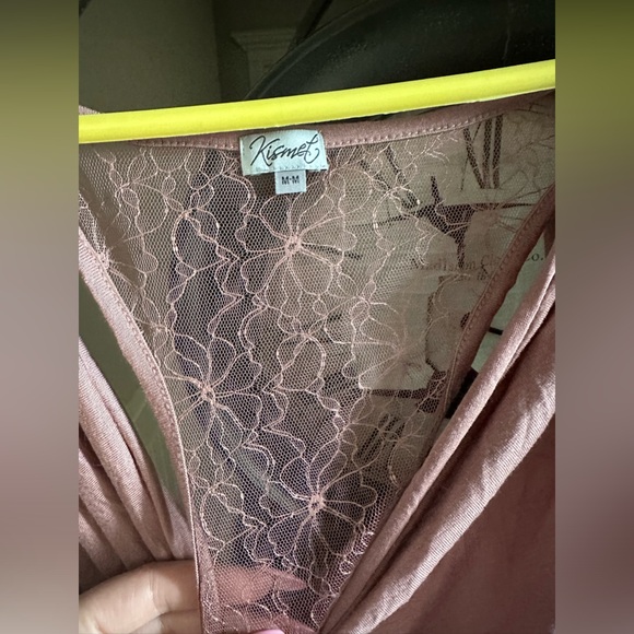 Woman’s top - Picture 2 of 5